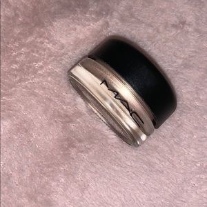 Mac Pro longwear paint pot